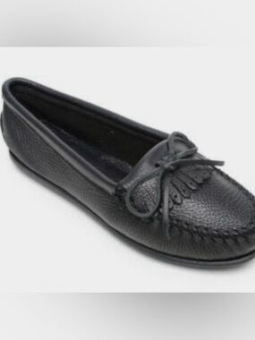 Minnetonka Moccasins Womens SZ 7 Black Leather Deerskin Kilty Bow Moccasins.